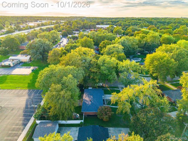 32965 Cloverdale Avenue N, Farmington, MI 48336