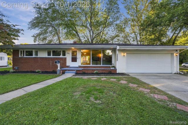 32965 Cloverdale Avenue N, Farmington, MI 48336
