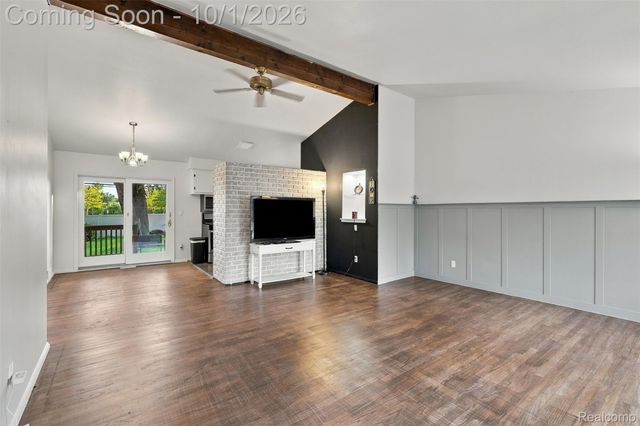 32965 Cloverdale Avenue N, Farmington, MI 48336