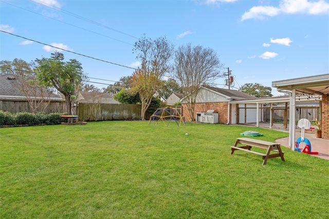 7805 Valley View Lane, Houston, TX 77074