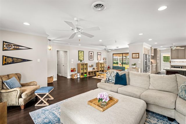 7805 Valley View Lane, Houston, TX 77074