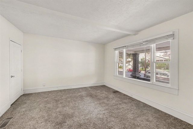 570 Valley Avenue, Grand Rapids, MI 49504