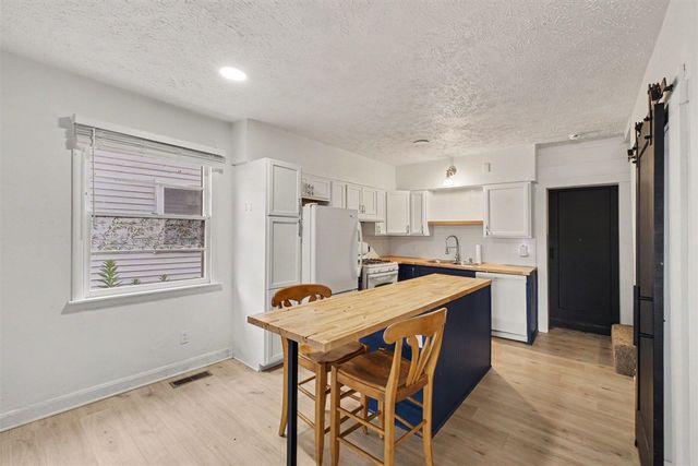 570 Valley Avenue, Grand Rapids, MI 49504