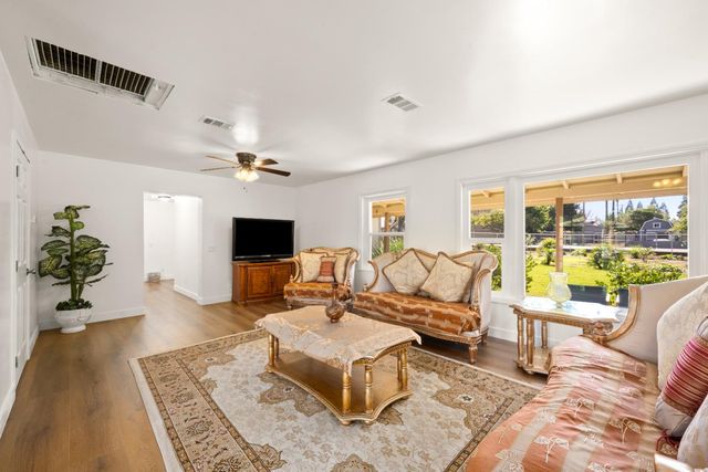 6141 Lincoln Ave, Carmichael, CA 95608