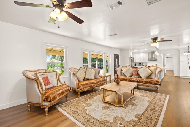 6141 Lincoln Ave, Carmichael, CA 95608