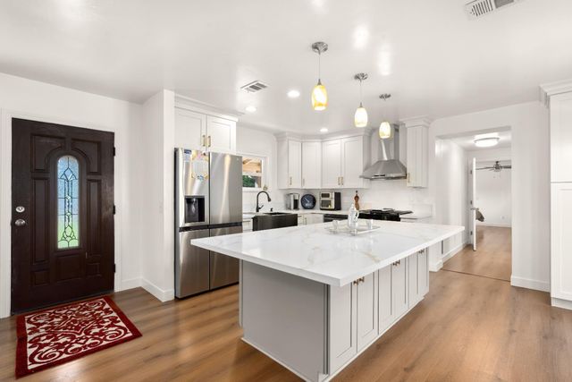 6141 Lincoln Ave, Carmichael, CA 95608