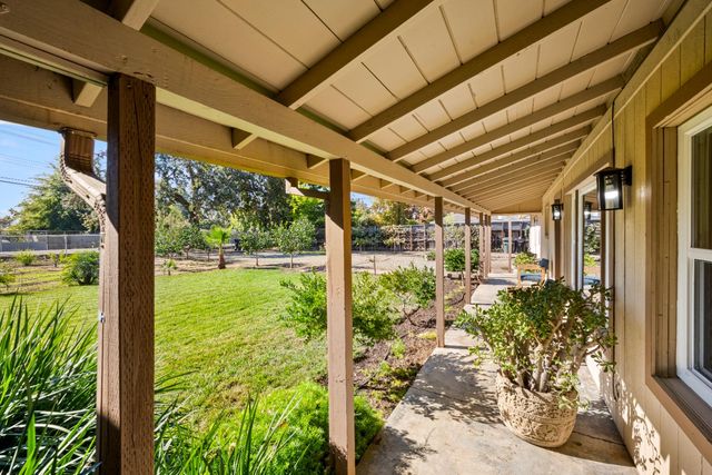 6141 Lincoln Ave, Carmichael, CA 95608