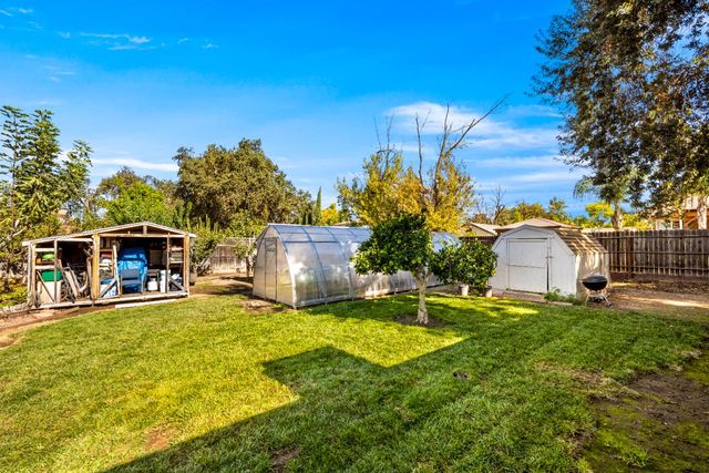 6141 Lincoln Ave, Carmichael, CA 95608