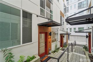909 Hiawatha PL S #B, Seattle, WA 98144
