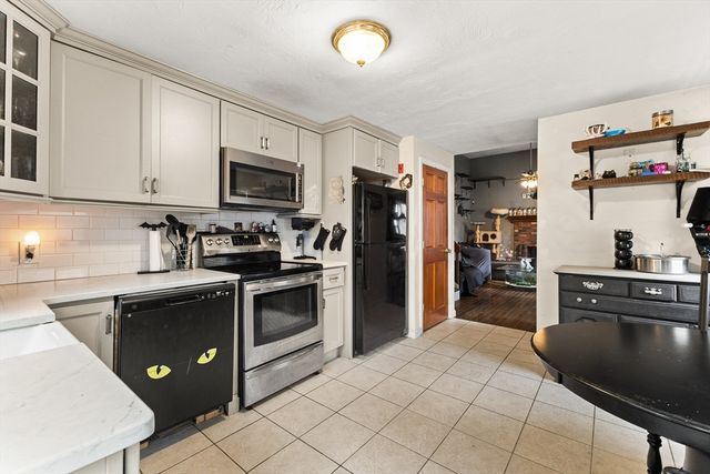 163 Lake Dr, Plymouth, MA 02360