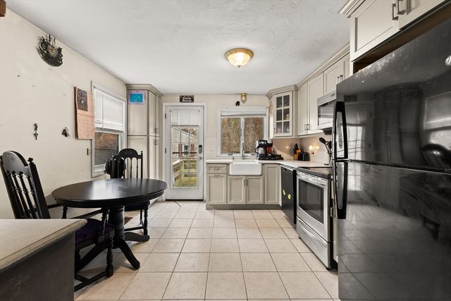 163 Lake Dr, Plymouth, MA 02360