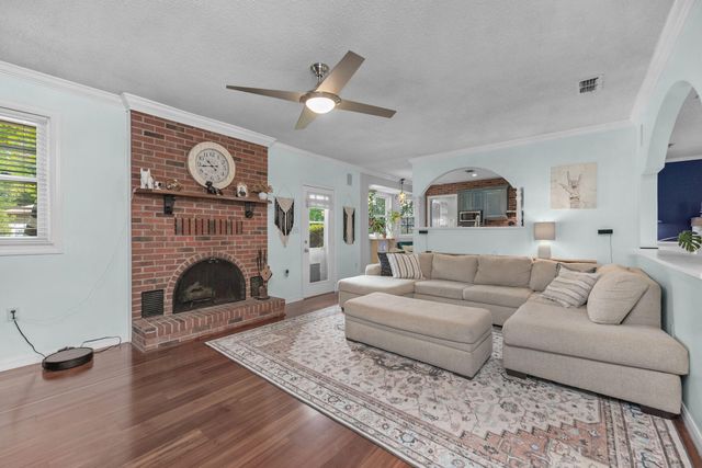82 Lake Lorraine Circle, Shalimar, FL 32579