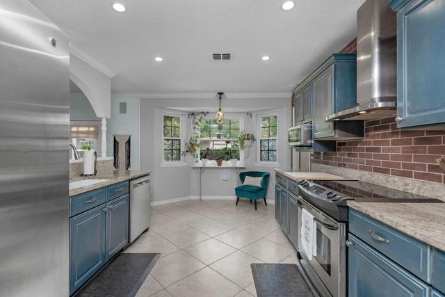 82 Lake Lorraine Circle, Shalimar, FL 32579