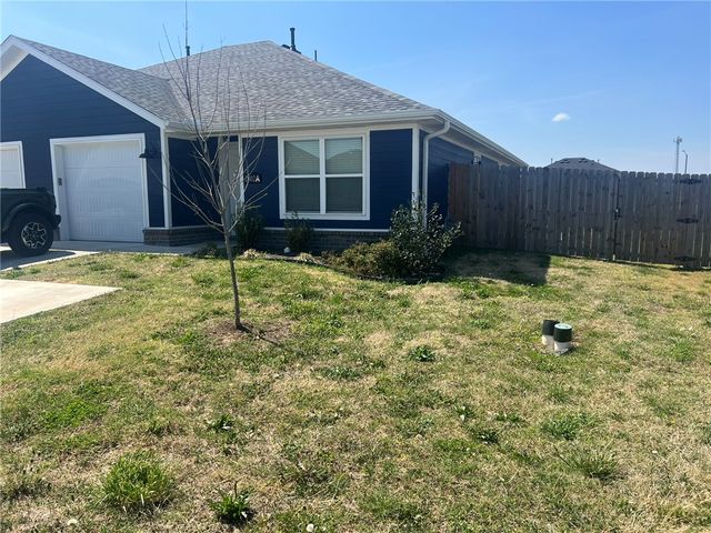 2802 N Teresa Drive A, Siloam Springs, AR 72761