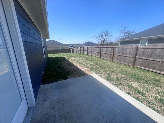 2802 N Teresa Drive A, Siloam Springs, AR 72761