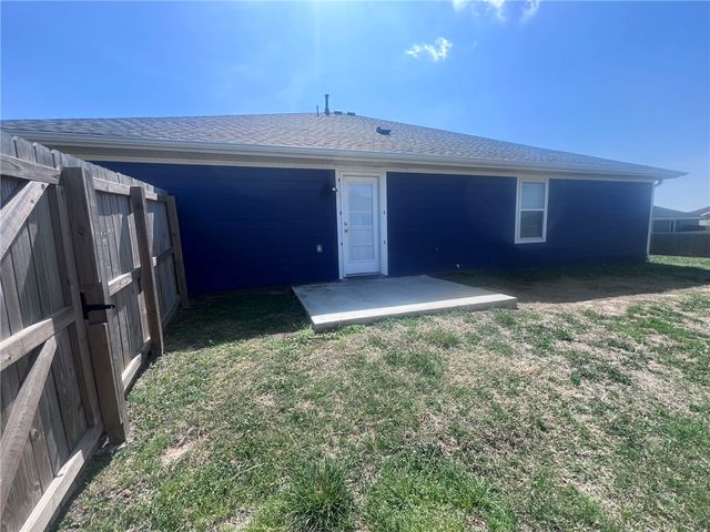 2802 N Teresa Drive A, Siloam Springs, AR 72761