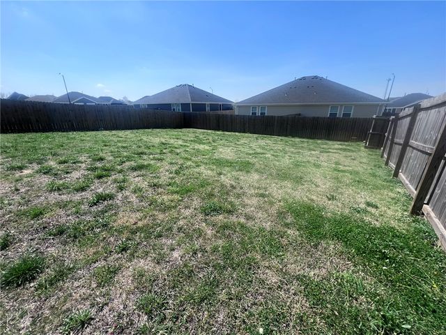2802 N Teresa Drive A, Siloam Springs, AR 72761