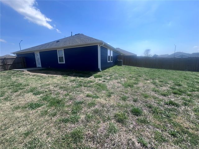 2802 N Teresa Drive A, Siloam Springs, AR 72761