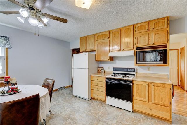 3932 E Douglas Avenue, Des Moines, IA 50317