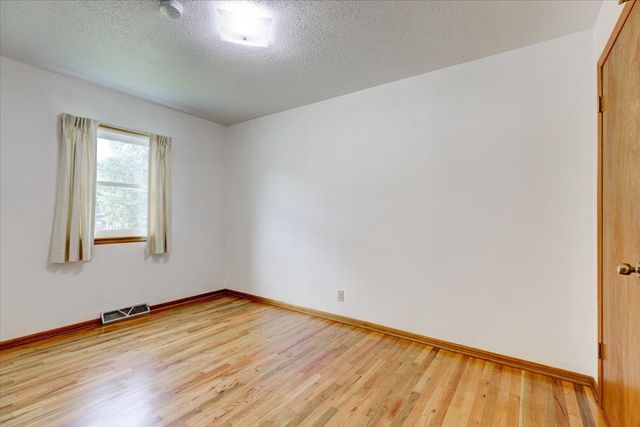 3932 E Douglas Avenue, Des Moines, IA 50317