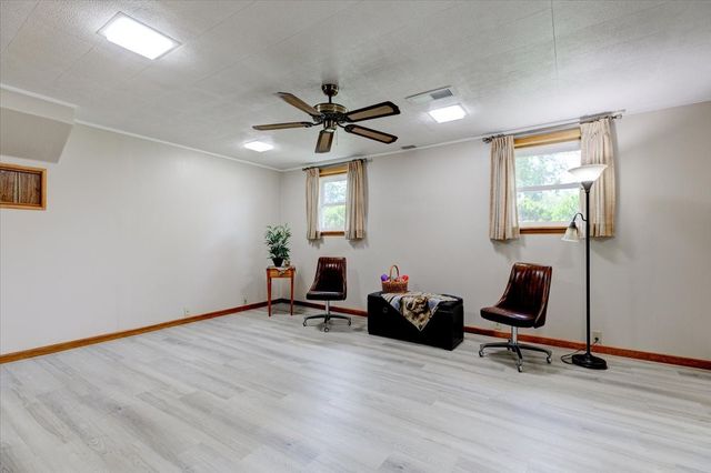 3932 E Douglas Avenue, Des Moines, IA 50317