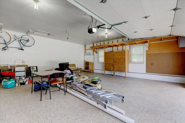 3932 E Douglas Avenue, Des Moines, IA 50317