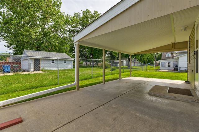 3932 E Douglas Avenue, Des Moines, IA 50317