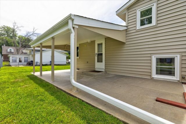 3932 E Douglas Avenue, Des Moines, IA 50317