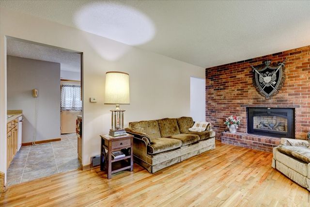 3932 E Douglas Avenue, Des Moines, IA 50317