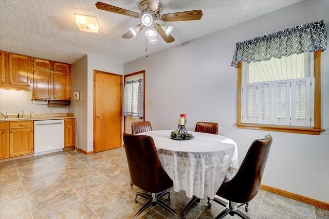 3932 E Douglas Avenue, Des Moines, IA 50317