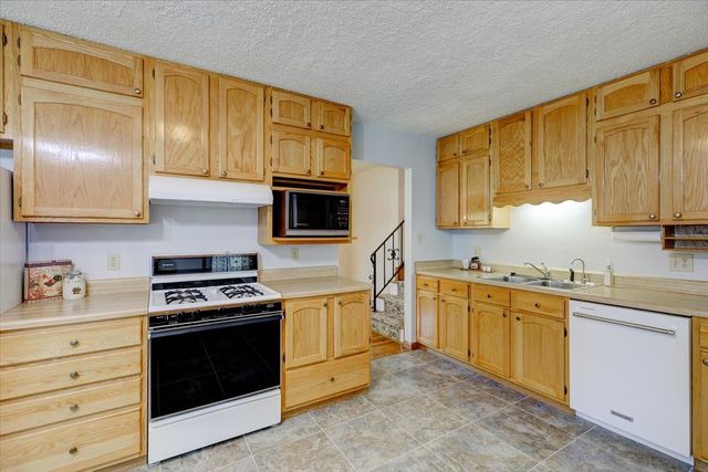 3932 E Douglas Avenue, Des Moines, IA 50317