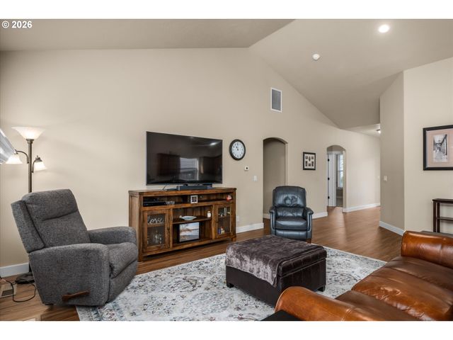 4155 STELLAR Way, Springfield, OR 97478