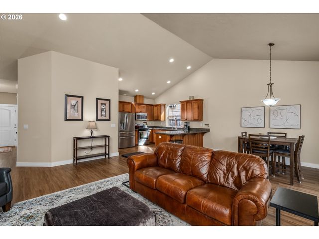 4155 STELLAR Way, Springfield, OR 97478