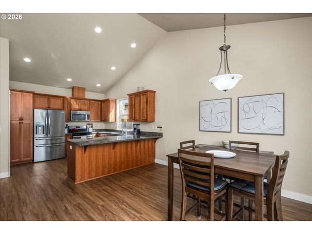 4155 STELLAR Way, Springfield, OR 97478