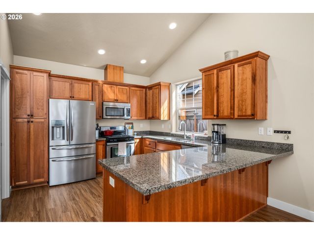 4155 STELLAR Way, Springfield, OR 97478