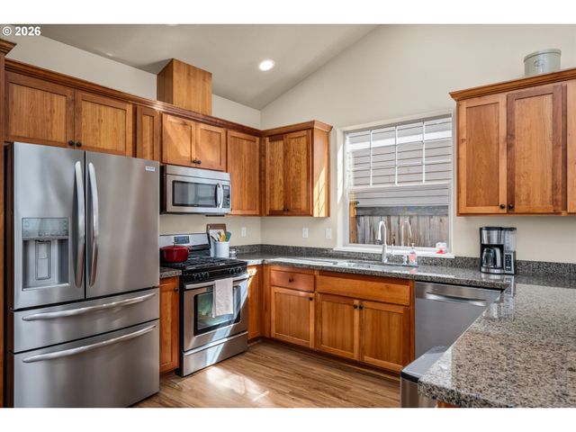 4155 STELLAR Way, Springfield, OR 97478