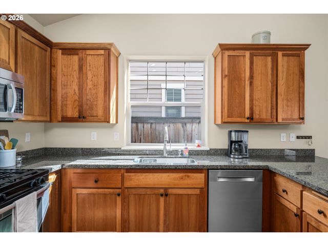 4155 STELLAR Way, Springfield, OR 97478