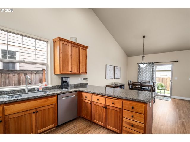 4155 STELLAR Way, Springfield, OR 97478