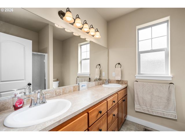 4155 STELLAR Way, Springfield, OR 97478