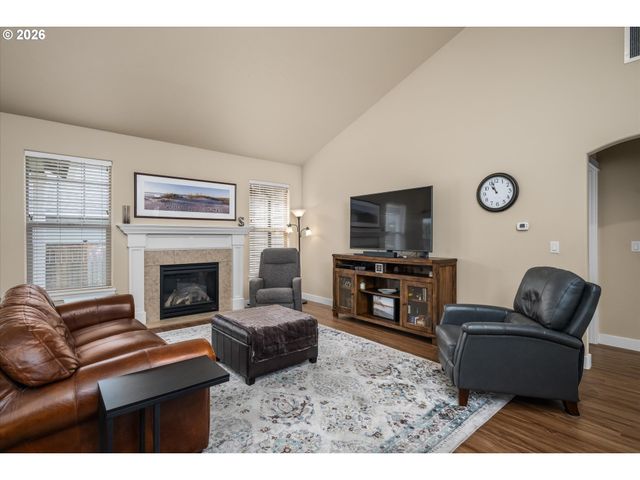 4155 STELLAR Way, Springfield, OR 97478