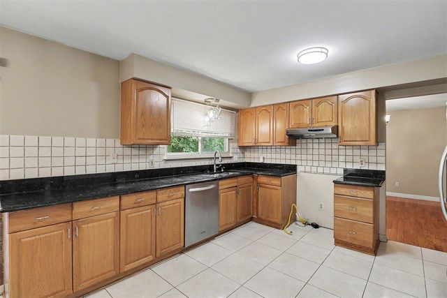 6021 Fairbrook Drive, West Bloomfield, MI 48322