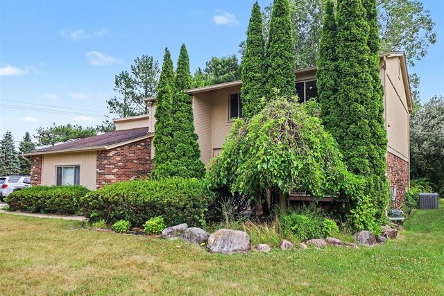 6021 Fairbrook Drive, West Bloomfield, MI 48322