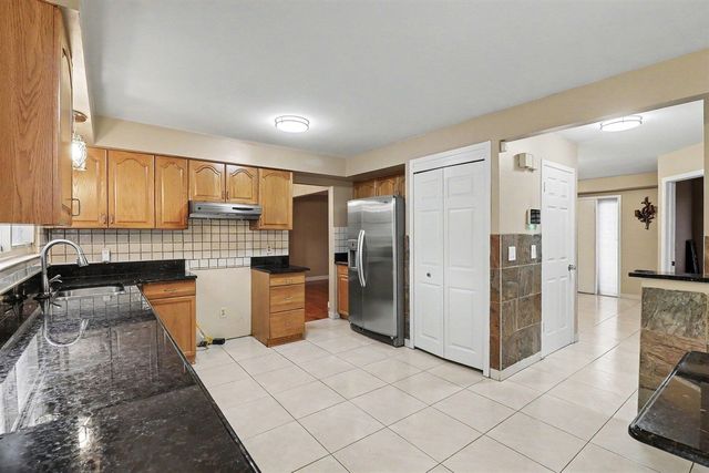 6021 Fairbrook Drive, West Bloomfield, MI 48322