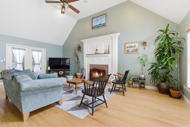 20 Salmon Brook Drive, Nashua, NH 03062