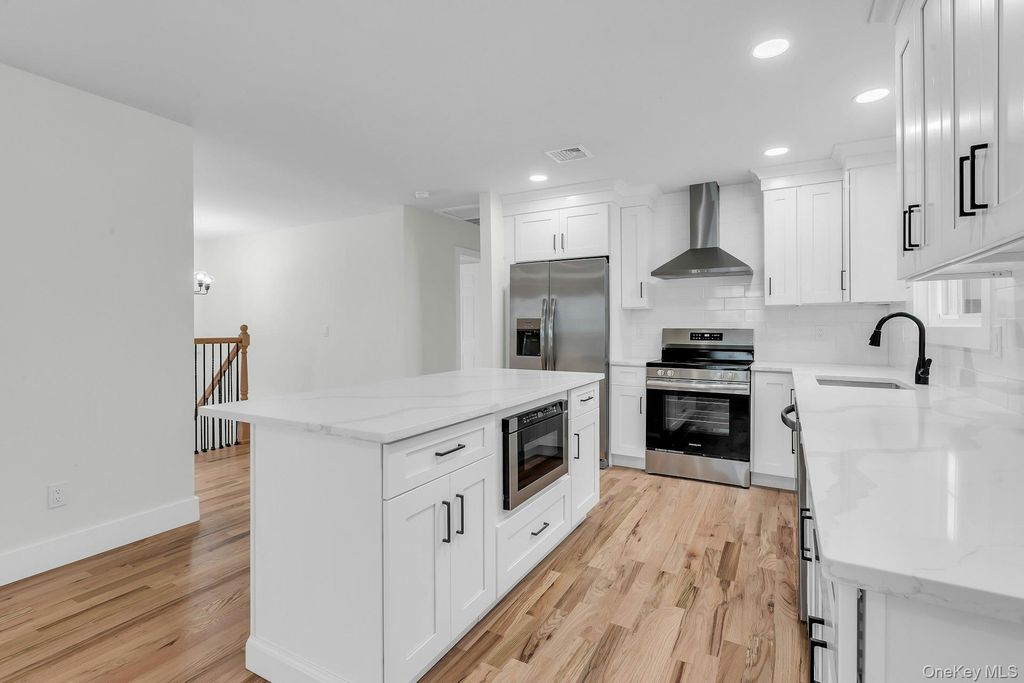 64 Skylark Drive, Holtsville, NY 11742 — photo 2