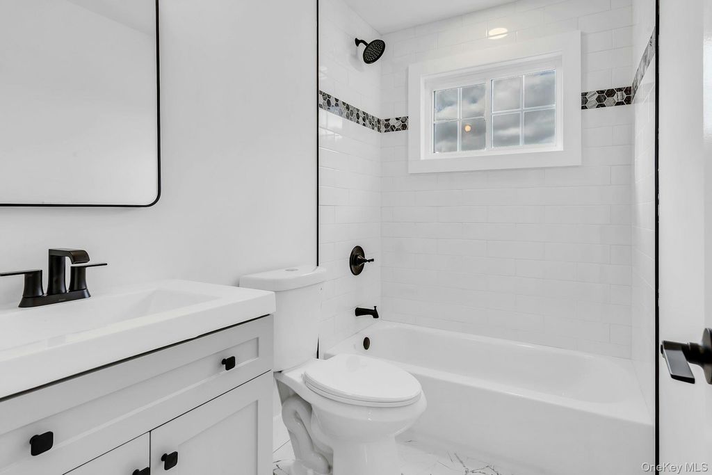 64 Skylark Drive, Holtsville, NY 11742 — photo 3