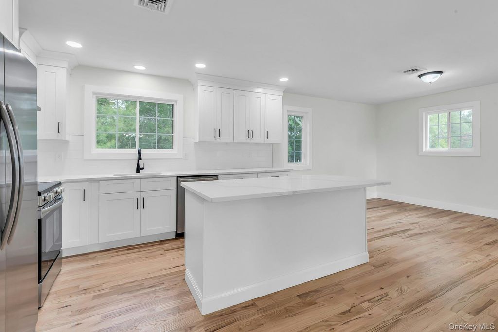 64 Skylark Drive, Holtsville, NY 11742 — photo 5