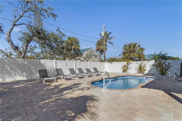 109 Gulfview AVE, Fort Myers Beach, FL 33931