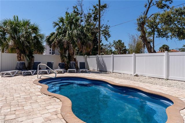 109 Gulfview AVE, Fort Myers Beach, FL 33931