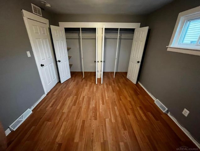 8647 Chalmers Avenue, Warren, MI 48089